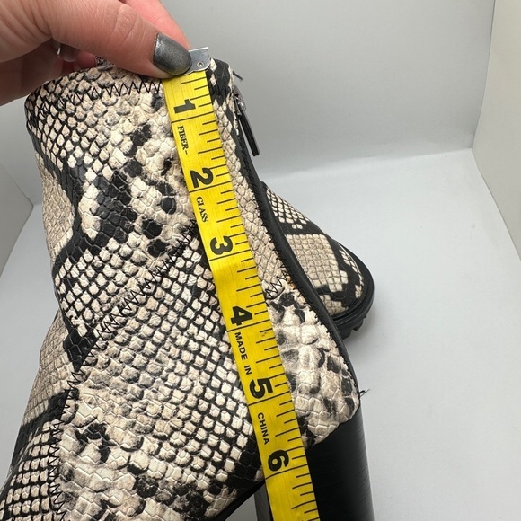 NEW Vince Camuto Erettie Black White Snake Print High Block Heel Booties 7.5M - Picture 12 of 13